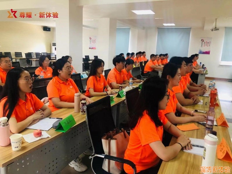 2023某企業(yè)新員工《職業(yè)禮儀》培訓